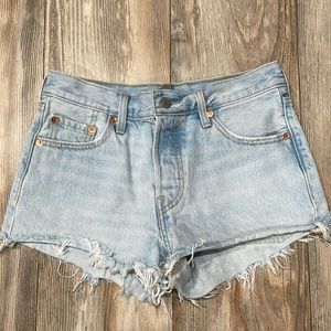 Blue Levi Denim Shorts. Women’s 25.